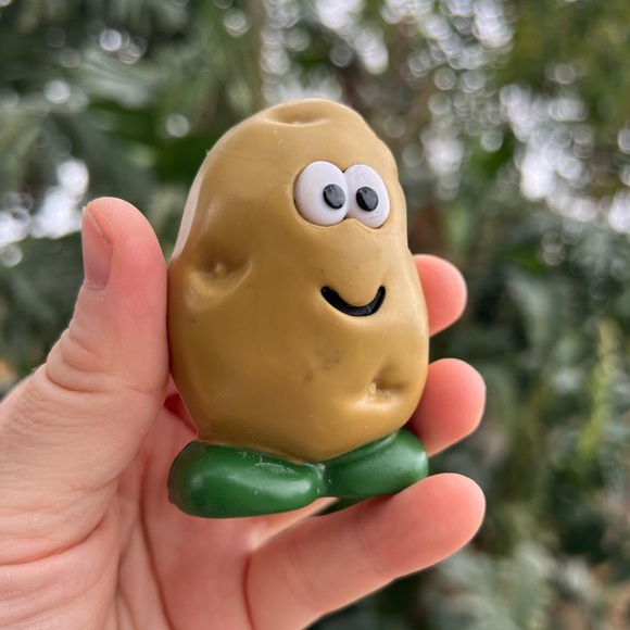 Potato-Shaped Vegetable Scrub Brush - Fun Kitchen Gadget - Picture 1 of 8